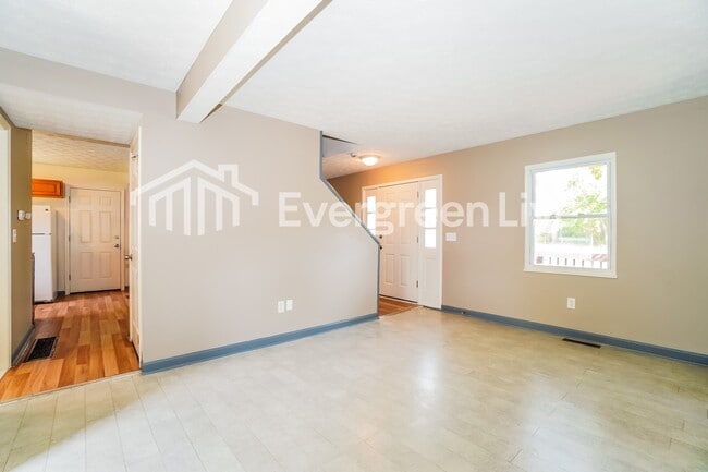 Photo - 3327 Everson Rd W