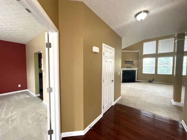Photo - 6127 Janes Way
