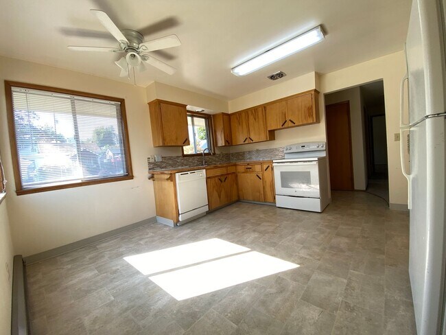 Photo - Move in Special-$500 off 1st Month’s Rent....