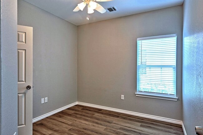 Photo - 11913 Nelwood St