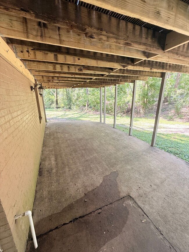 Photo - LOCATION, LOCATION, LOCATION!!-Walk to the Square and Campus