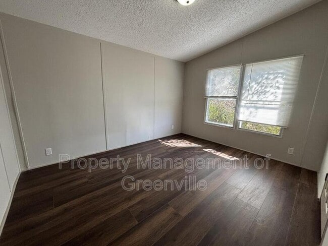 Photo - 102 Tifton Ct