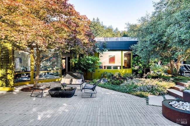 Photo - 162 Throckmorton Ave