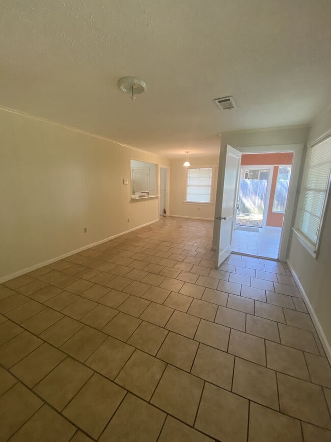 Photo - 1716 Lilac Cir