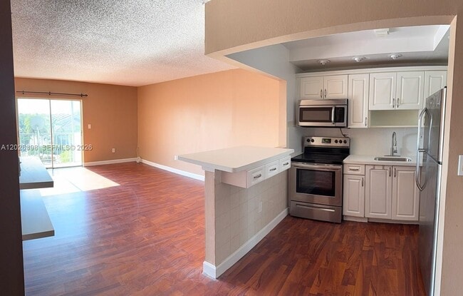 Building Photo - 8950 NE 8th Ave Unit 405
