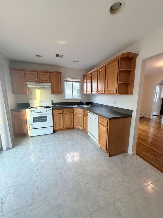 Photo - 150 Jefferson Ave Unit B