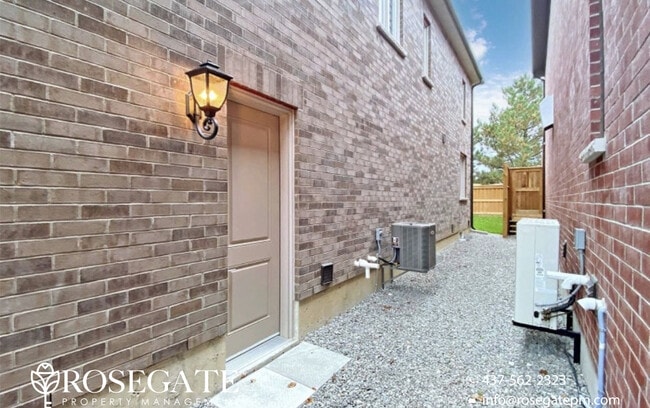 Photo - All-Inclusive 1-Bedroom Basement Apartment with 2 Parking Spaces – Bradford Unité 2