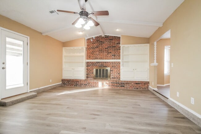 Photo - 501 S Bouziden Dr