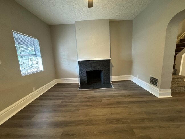 Photo - 99 Whitethorne Ave