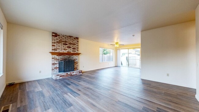 Photo - Bright 4 Bedroom 2 Full Bathroom Home with...
