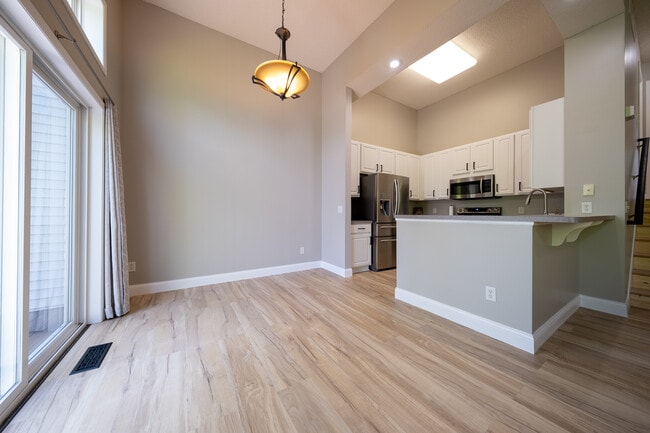 Photo - 5008 Bluff Heights Trail SE