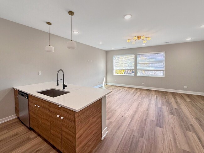 Photo - 6218 S King Dr Unit 1