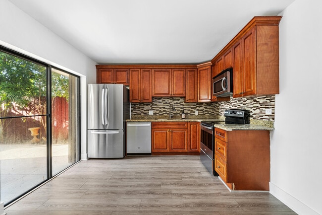 Photo - 1700 Embassy Dr