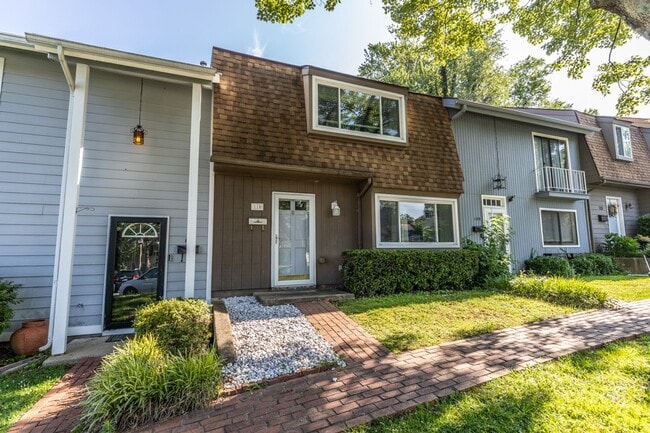 Photo - 110 Woodlake Dr