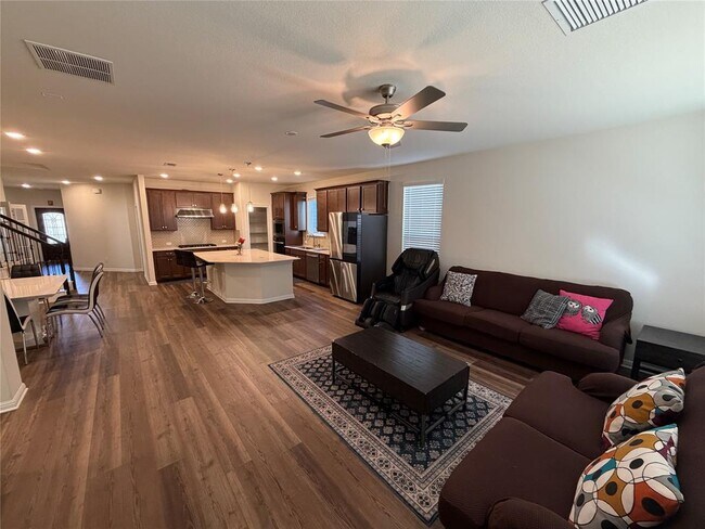 Photo - 228 Regatta Trl