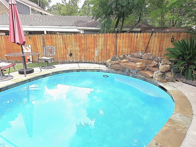 Building Photo - 560 Brandon Rd Rental