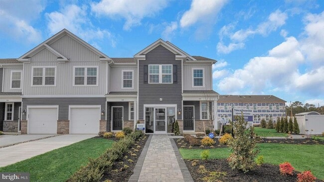 Photo - 200 HERMOSA Dr Townhome