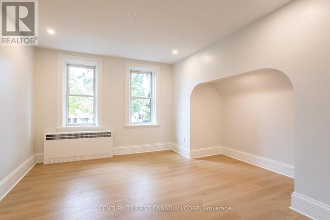 Photo - 706 Waterloo St Unité 2