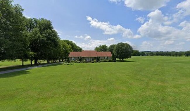 Photo - 3 Bed, 2 Bath, 2200sqft on 1 Acre in Lebanon!