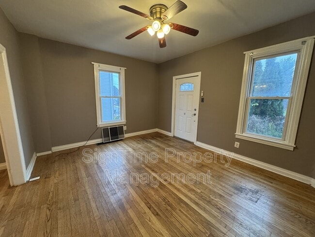 Photo - 1009 Corbett St