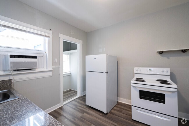 1BR, 1BA - 550SF - Kitchen