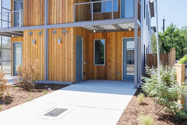 Photo - 626 Delaware St