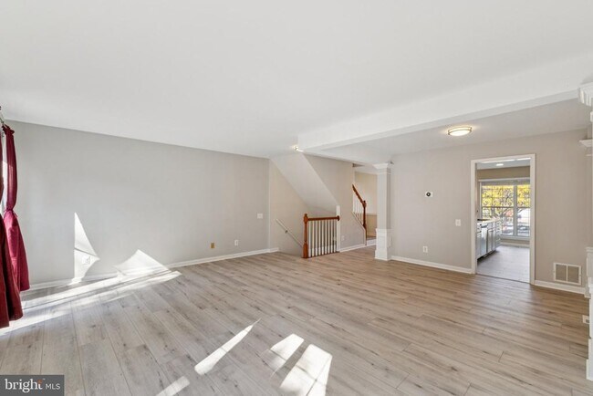 Photo - 1185 Cypress Tree Pl