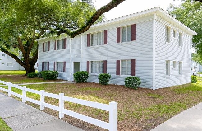 Photo - Sedgefield Apartments