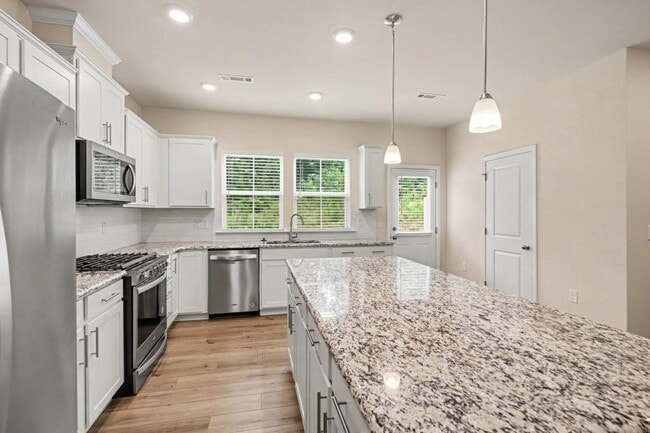 Photo - 909 Falls Grove Trl