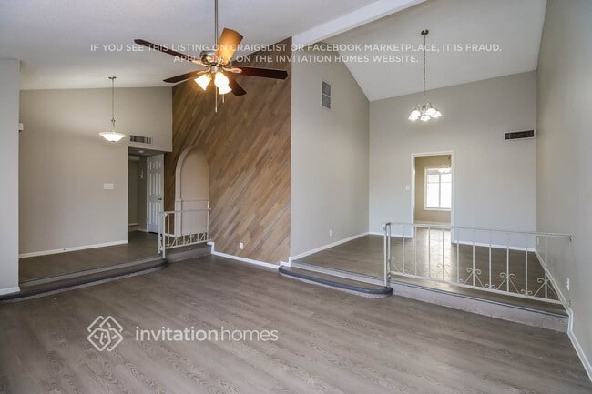 Photo - 549 W Pampa Ave