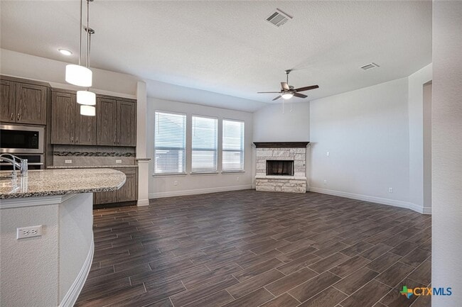 Photo - 126 Russet Trl