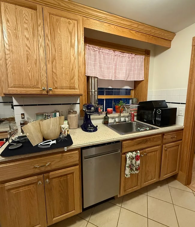 Photo - 16 S Russell St