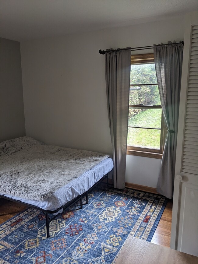 Photo - 643 36 1/2 Ave NE