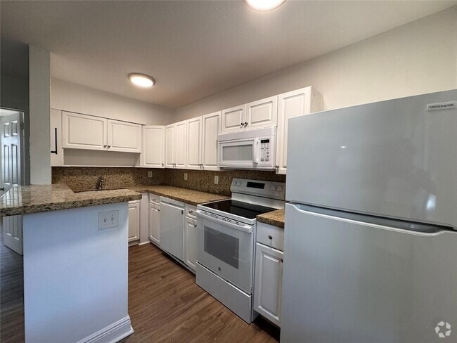 Building Photo - 921 NE 17th Ave Unit 4 Rental