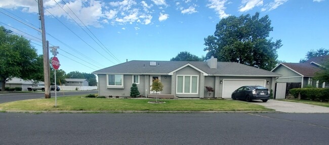 Building Photo - 7307 N Hamilton St