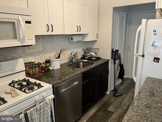 Photo - 1210 N Taft St Unit 103
