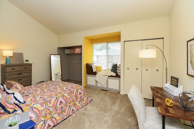Briarwood Apartments and Townhomes