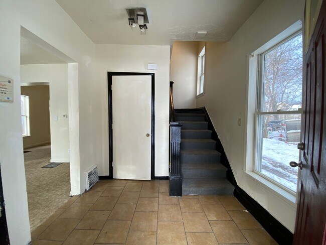 Photo - 426 W Frank St