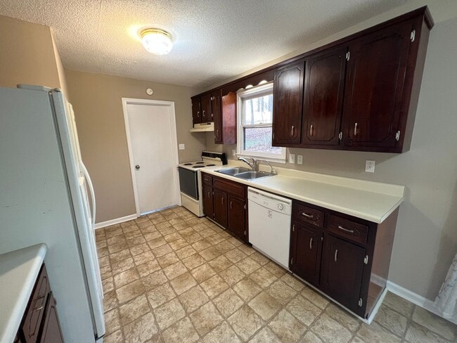 Photo - 474 Ginkgo Dr