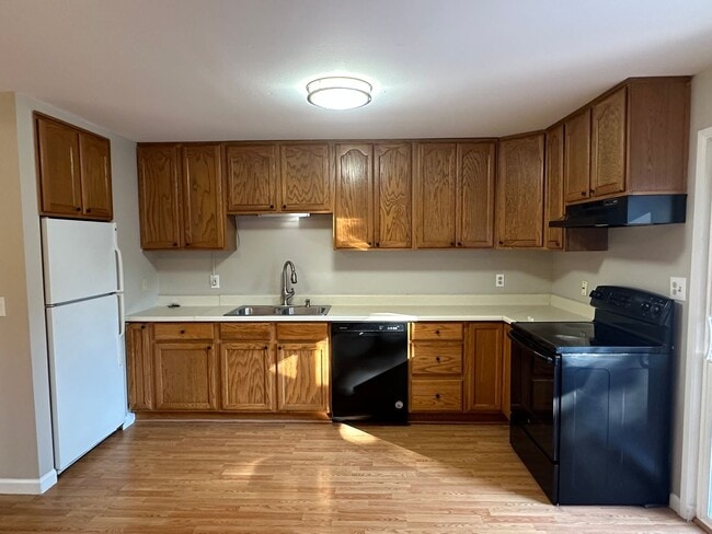 Photo - Spacious & Stylish 3BD Home with Iconic Stone Fireplace + Soaking Tub