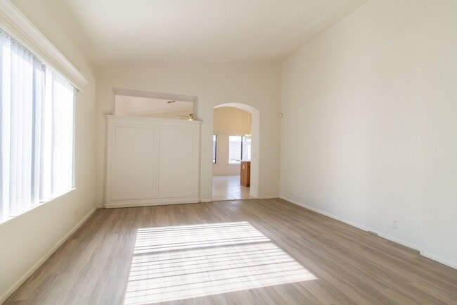Photo - Gorgeous 3 bed, 2 bath home located near 87th Ave and Cactus