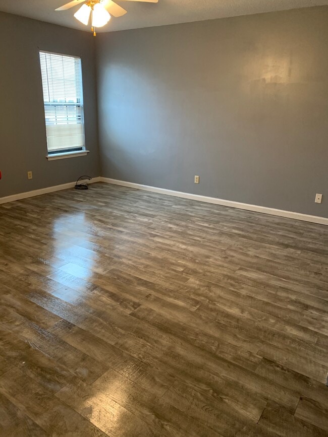 Photo - 103 Hines Blvd