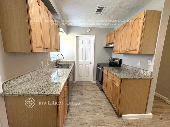 Photo - 102 Whitham St