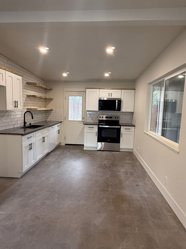 Photo - 2829 Manor Dr Unit A