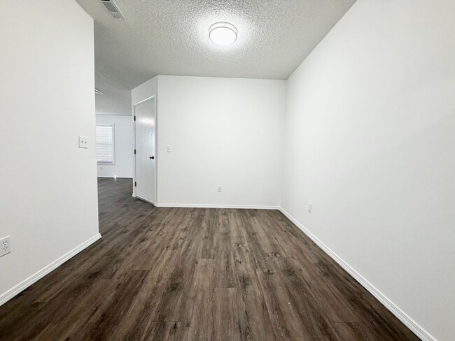 Photo - ***5905 B Sara Street***