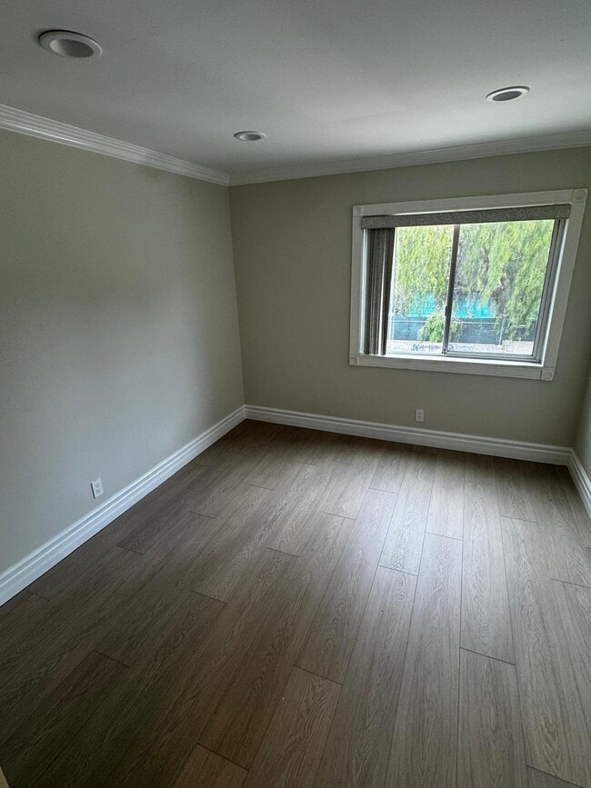 Photo - 5460 White Oak Ave Unit D106