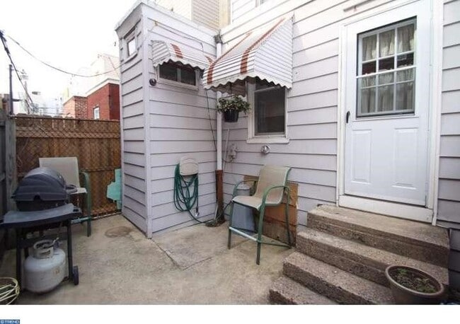 backyard has separate access for bike storage easily - 2516 E Oakdale St