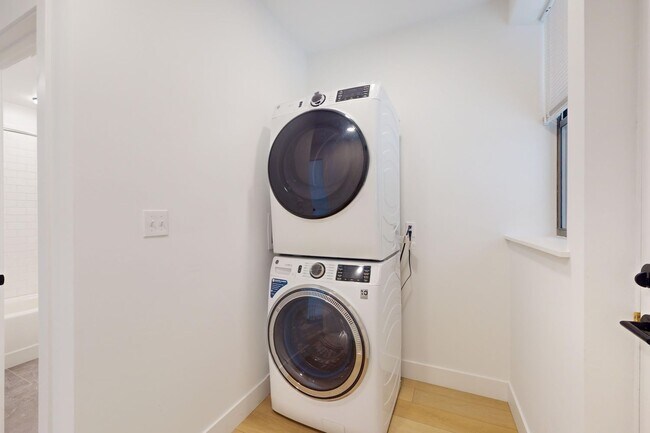 Cuarto de lavado - 1154-56 E. 56th St