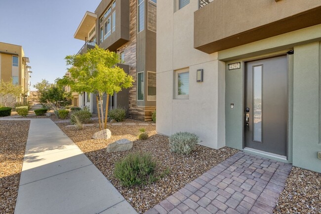 Photo - 55 or Older - Guard Gated Community in Sum...