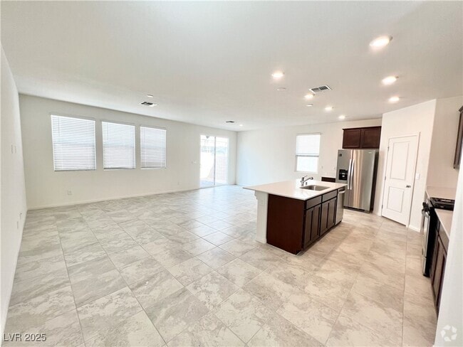 Building Photo - 7012 Sylmar Ave Rental